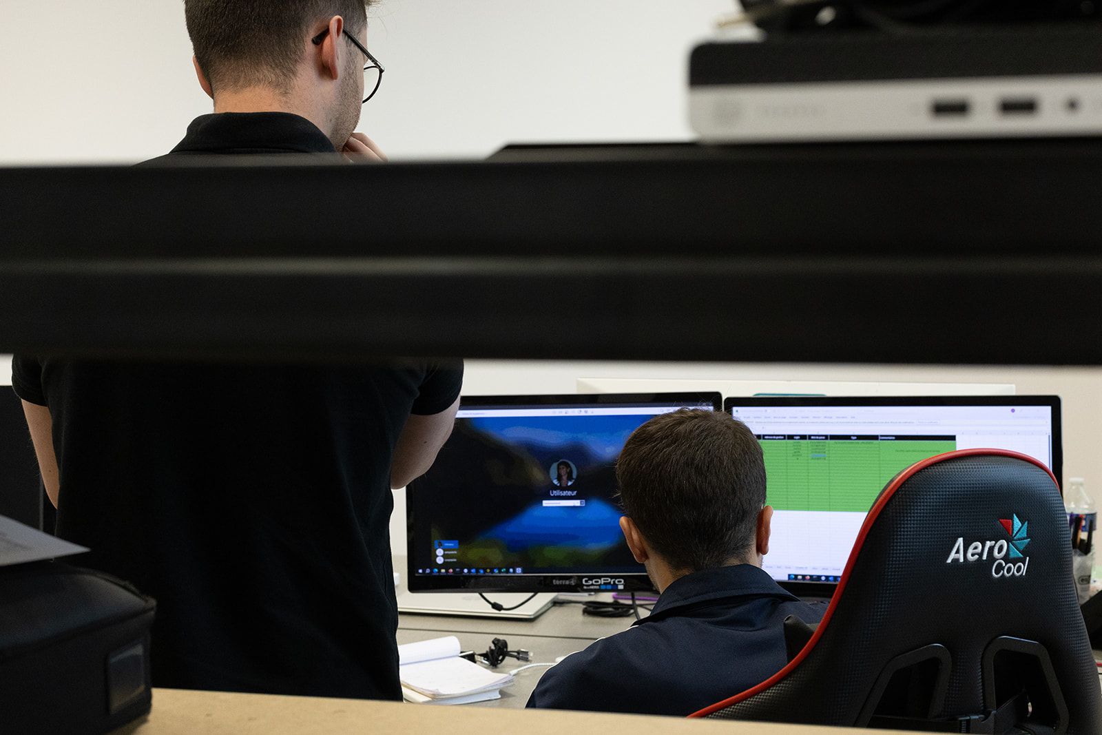 Équipe de Pack Informatique en intervention de dépannage.